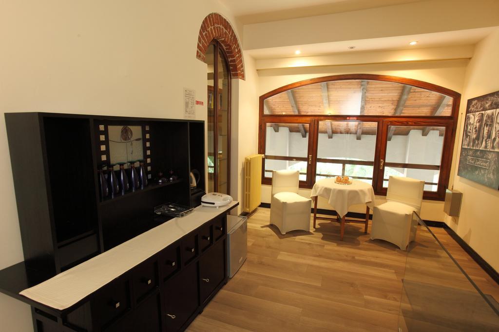 Il Castello B&B Varallo Pombia Eksteriør billede