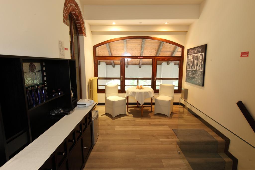 Il Castello B&B Varallo Pombia Eksteriør billede